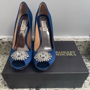 Badgley Mischka Blue peep toe heels